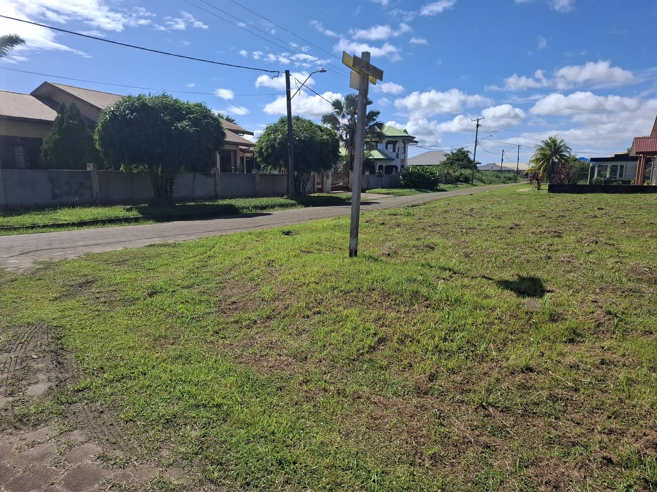Hoek Basjafowroestraat & Bagabagastraat Paramaribo Noord foto 3