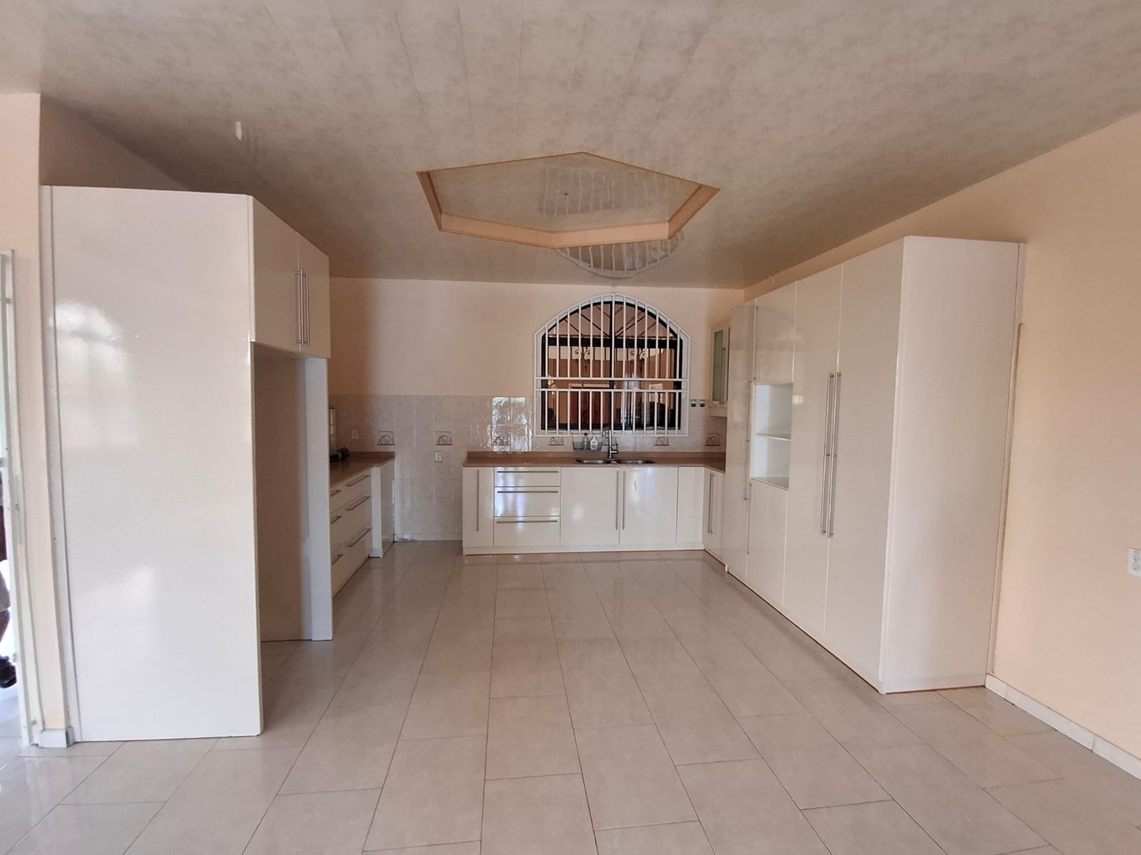 Ruime & Luxe Woning Met Extra Woning op Groot Perceel Kembangstraat 45, Meerzorg Commewijne foto 5