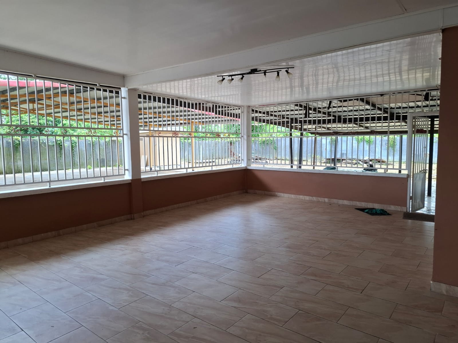 Ruime & Luxe Woning Met Extra Woning op Groot Perceel Kembangstraat 45, Meerzorg Commewijne foto 6